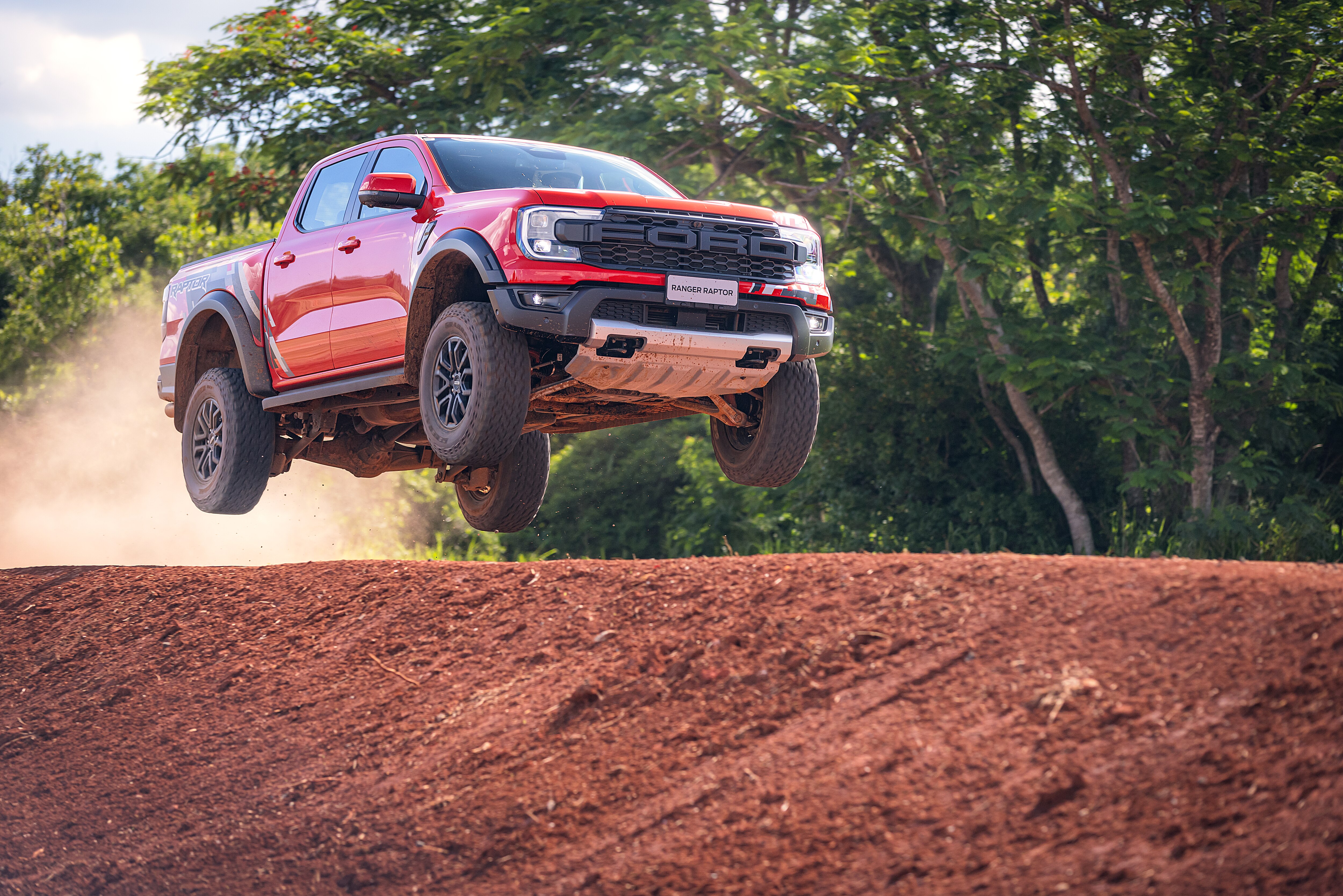 Guilherme Viana fazendo manobras com a Ford Ranger Raptor